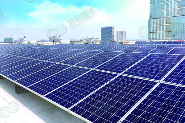 对于未来的大规模太阳能光伏发电，材料需要满足一些重要参数